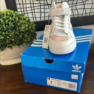 Adidas woman’s ' Forum Mid White Sneakers