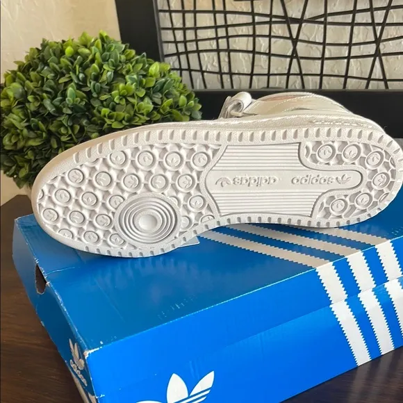 Adidas woman’s ' Forum Mid White Sneakers
