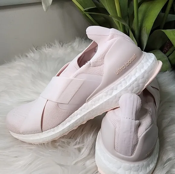 Adidas Women Ultraboost 6.0 DNA size6 new