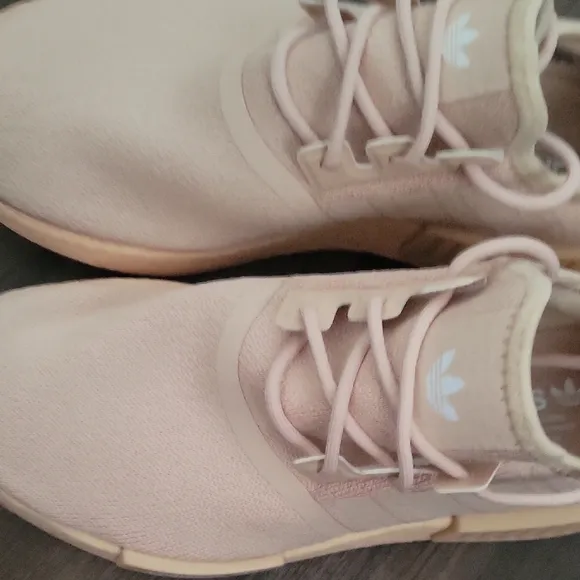 Adidas Women's Cream Sneakers