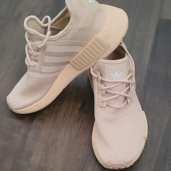 Adidas Women's Cream Sneakers