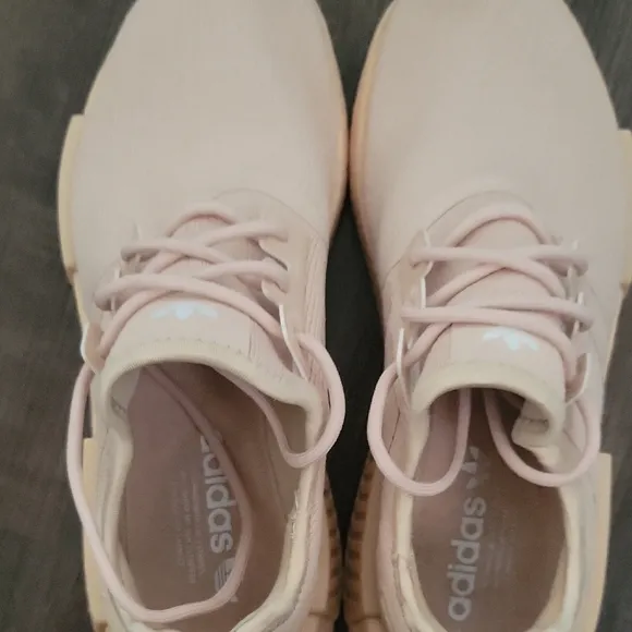 Adidas Women's Cream Sneakers