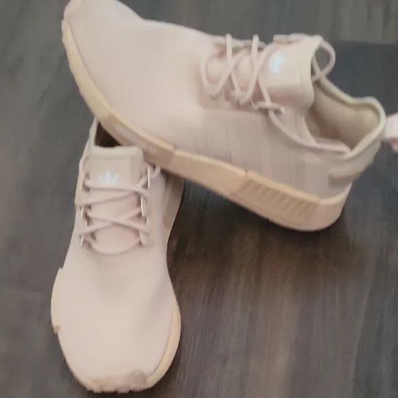 Adidas Women's Cream Sneakers