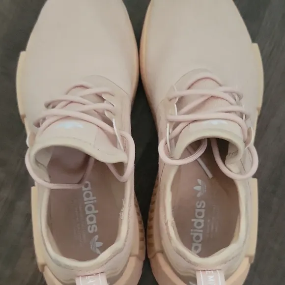 Adidas Women's Cream Sneakers