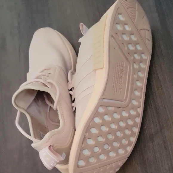 Adidas Women's Cream Sneakers