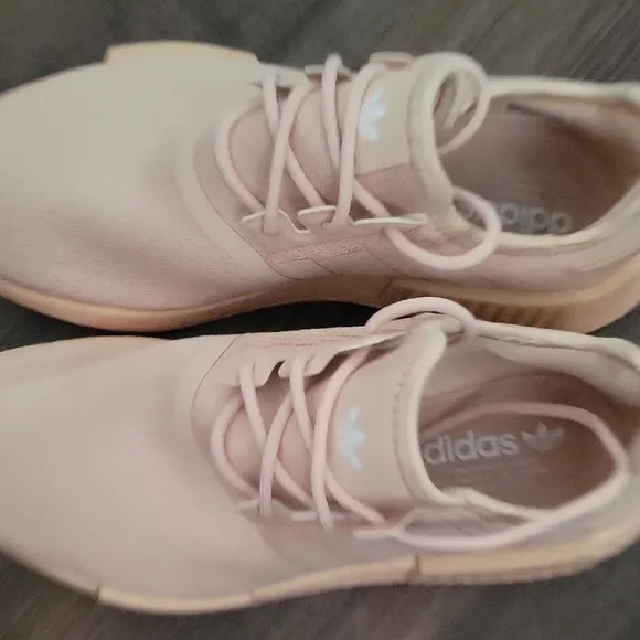 Adidas Women's Cream Sneakers