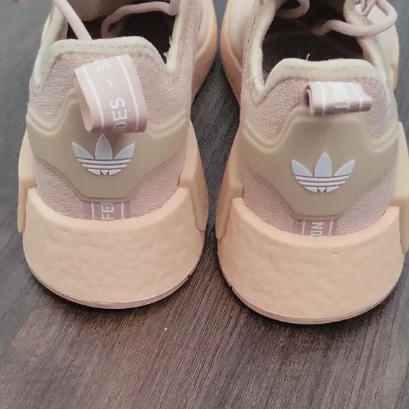 Adidas Women's Cream Sneakers