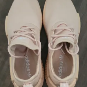 Adidas Women's Cream Sneakers