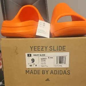 Adidas Yeezy Slide unisex Shoes - Orange size 9 mens and fits a‎ size 10 woman