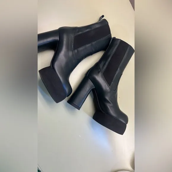 Agl Green Platform Ankle Boots with Chunky Heel