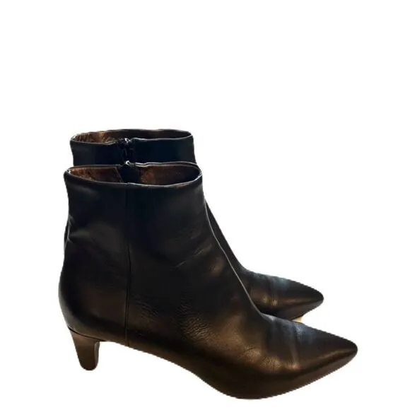 AGL leather pointed toe ankle boots