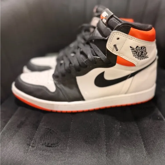 AIR JORDAN 1 RETRO HIGH OG ELECTRO ORANGE WHITE BLACK