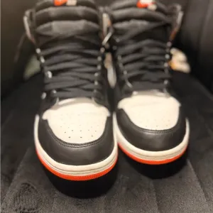 AIR JORDAN 1 RETRO HIGH OG ELECTRO ORANGE WHITE BLACK