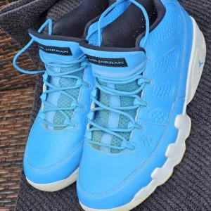 Air Jordan 9 Retro RARE Low (2016 Pantone) UNC Blue 832822 401 Men's Size 10.5