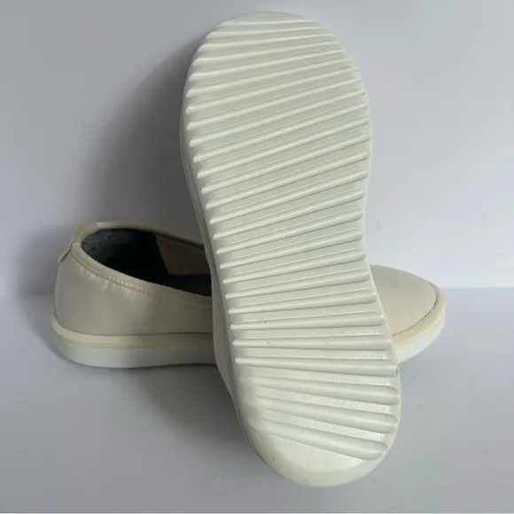 Allbirds Loungers women’s 8 off white slip on shoes