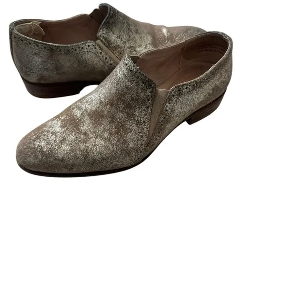 Anthropologie Liendo Seychelles Stylish Slip-On Shoes- Distressed Metallic