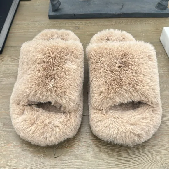 Anthropologie Maeve Fuzzy Platform Slippers sz M