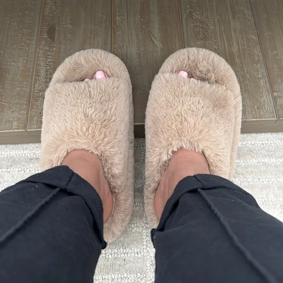 Anthropologie Maeve Fuzzy Platform Slippers sz M