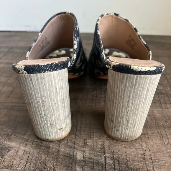 ANTHROPOLOGIE POUR LA VICTOIRE HELENA MULES BLUE ANIMAL PRINT SIZE 9