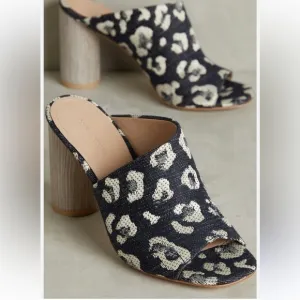ANTHROPOLOGIE POUR LA VICTOIRE HELENA MULES BLUE ANIMAL PRINT SIZE 9