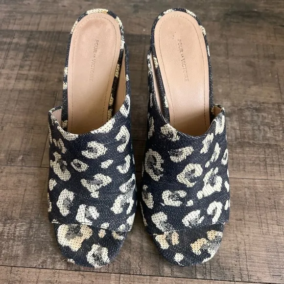 ANTHROPOLOGIE POUR LA VICTOIRE HELENA MULES BLUE ANIMAL PRINT SIZE 9