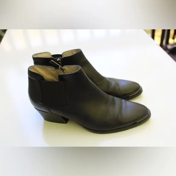 Aquatalia ankle boots