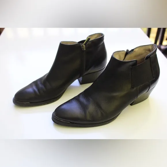 Aquatalia ankle boots