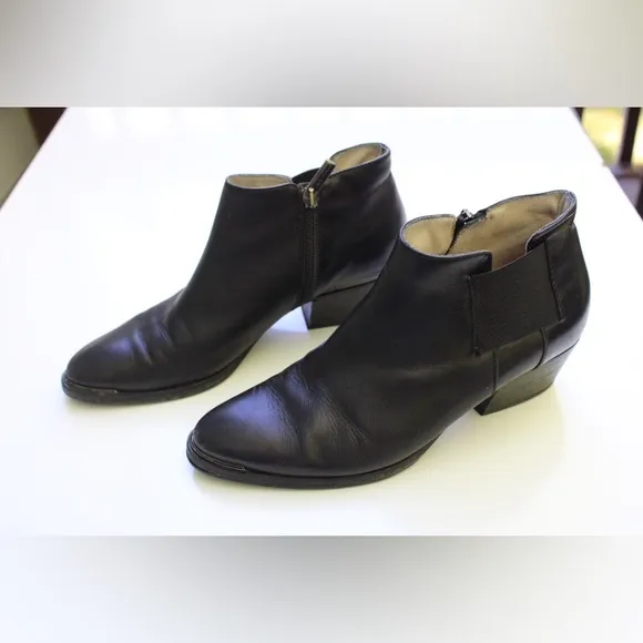 Aquatalia ankle boots