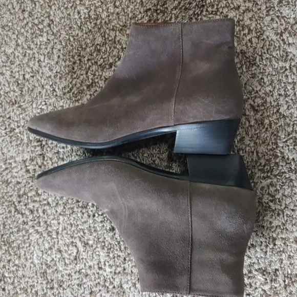 Aquatalia Taupe Ankle Boots Pointed Ankle Booties, Women's Size 6.5
