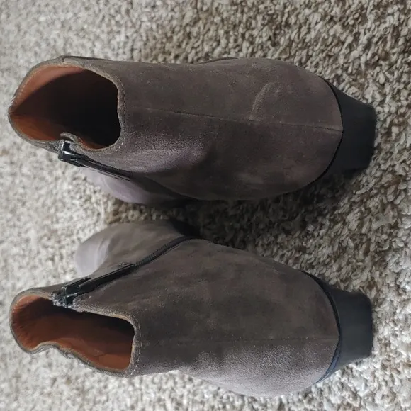 Aquatalia Taupe Ankle Boots Pointed Ankle Booties, Women's Size 6.5