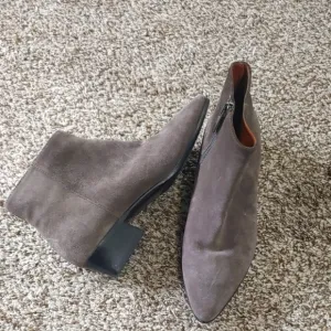 Aquatalia Taupe Ankle Boots Pointed Ankle Booties, Women's Size 6.5