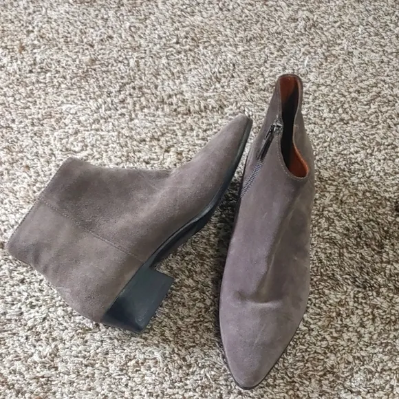 Aquatalia Taupe Ankle Boots Pointed Ankle Booties, Women's Size 6.5