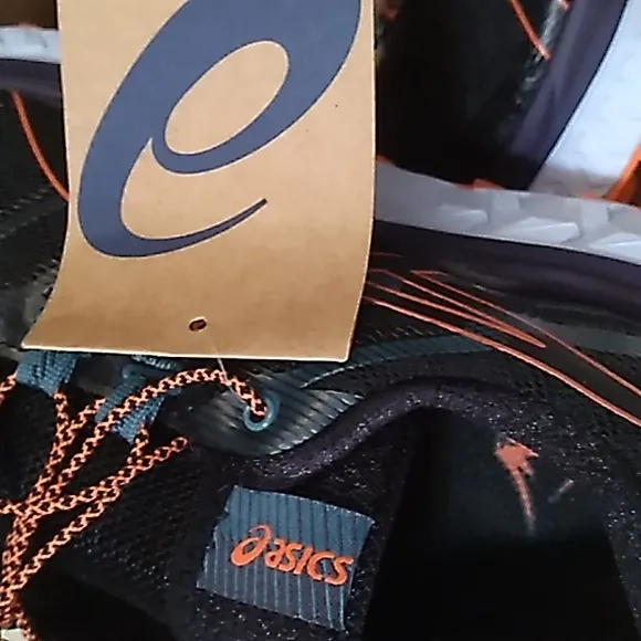 ASICS Running Shoes 8 RUNS SMALLER TRUE 7.5