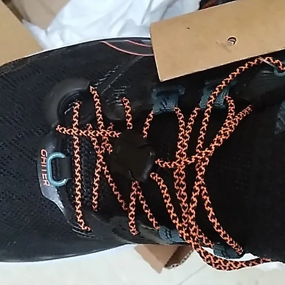 ASICS Running Shoes 8 RUNS SMALLER TRUE 7.5
