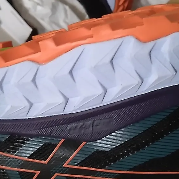 ASICS Running Shoes 8 RUNS SMALLER TRUE 7.5