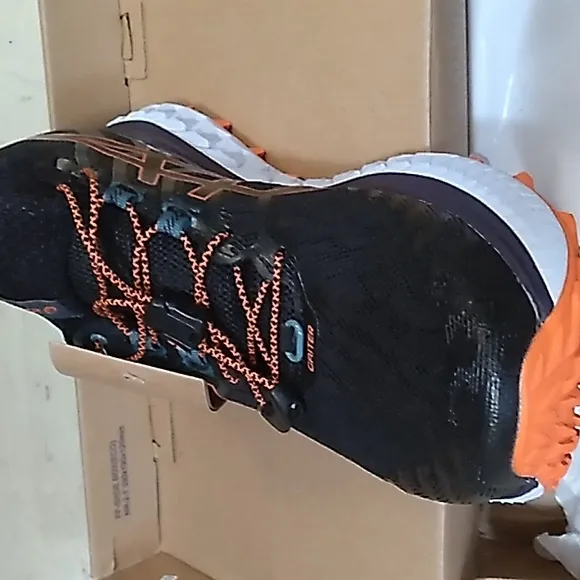 ASICS Running Shoes 8 RUNS SMALLER TRUE 7.5