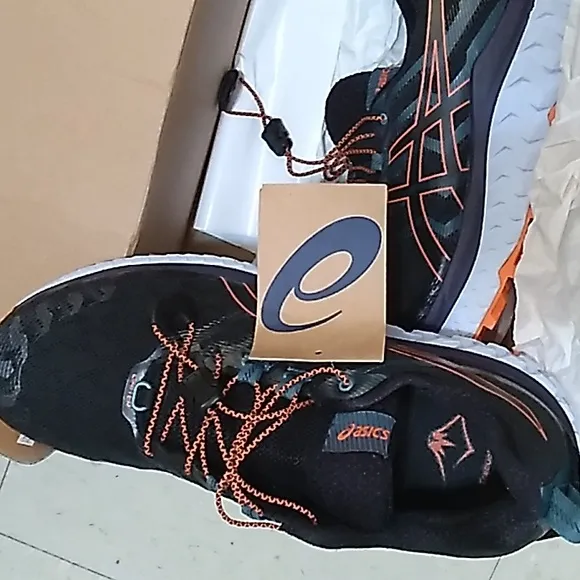 ASICS Running Shoes 8 RUNS SMALLER TRUE 7.5