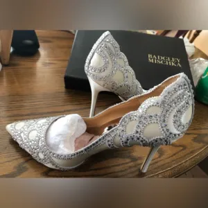 BADGLEY MISCHKA Cream &amp; Silver Jeweled Dressy Heels Shoes  Size 9