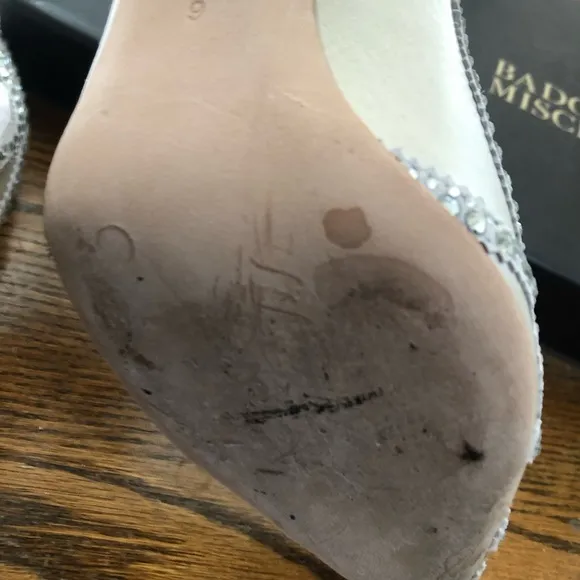 BADGLEY MISCHKA Cream &amp; Silver Jeweled Dressy Heels Shoes  Size 9