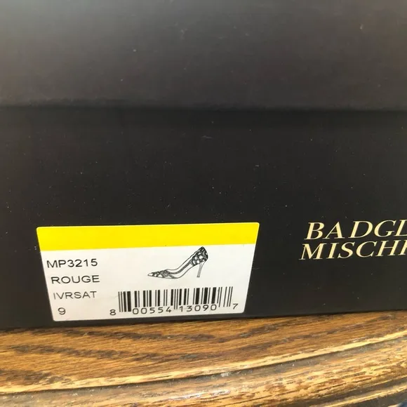 BADGLEY MISCHKA Cream &amp; Silver Jeweled Dressy Heels Shoes  Size 9