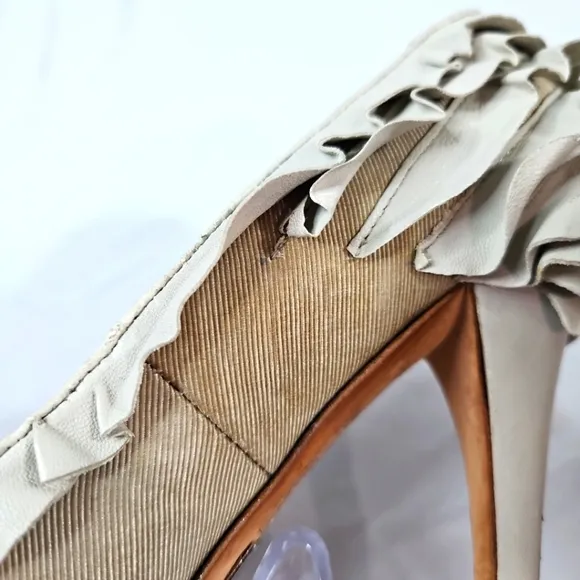 Badgley Mischka Cream Fabric &amp; Leather Ruffle Heels  Size 10