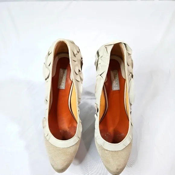 Badgley Mischka Cream Fabric &amp; Leather Ruffle Heels  Size 10