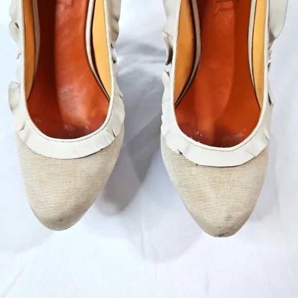Badgley Mischka Cream Fabric &amp; Leather Ruffle Heels  Size 10