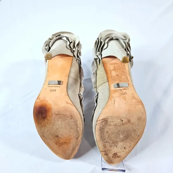 Badgley Mischka Cream Fabric &amp; Leather Ruffle Heels  Size 10