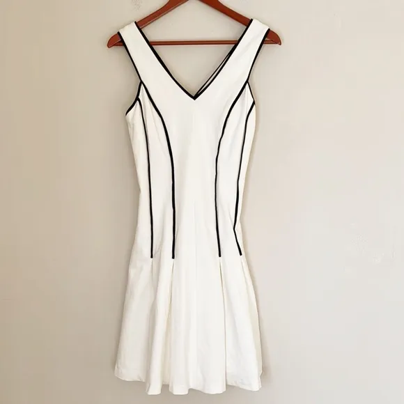 Banana Republic Women White Black Pleated Zip Lined Luxury Dress size 4