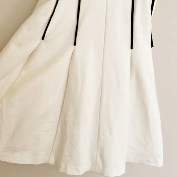 Banana Republic Women White Black Pleated Zip Lined Luxury Dress size 4