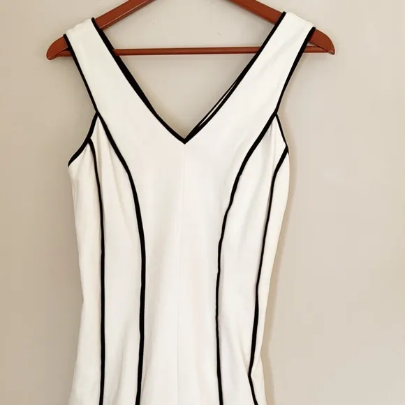 Banana Republic Women White Black Pleated Zip Lined Luxury Dress size 4