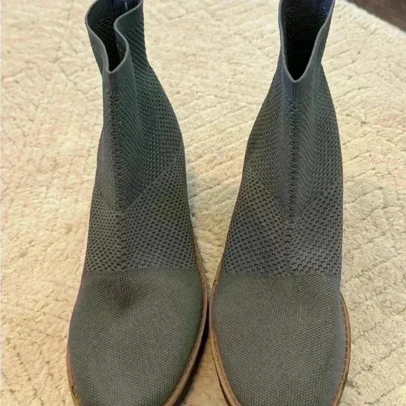 Bandolino Knit Dark Gray Wedge Ankle Booties 10