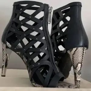 BCBGMaxAzria - BCBG Eleni Leather Caged Black Heel Snake Print Foot Bed size 9.5