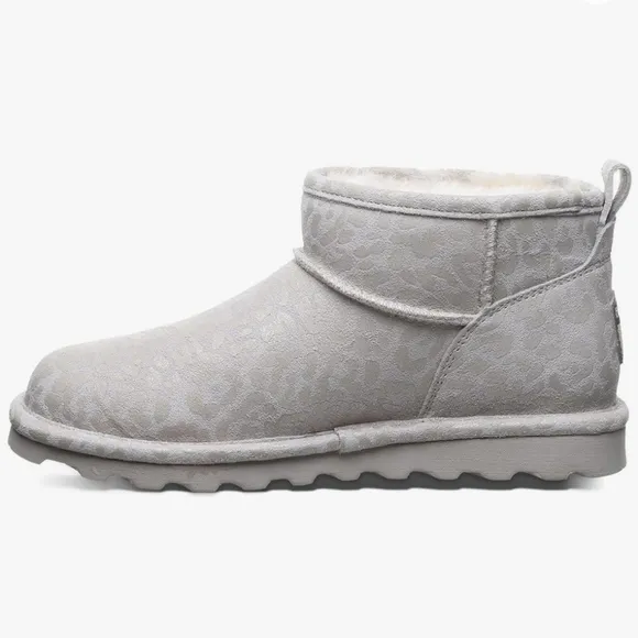 BEARPAW Shorty Exotic Winter White Leopard Glitter Suede Ankle Boots Woman 9 NWT